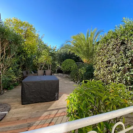 Apartment Only 60m To The Beach, 2 Bedroom Cozy Apartment, 80m2 Big Garden, Very