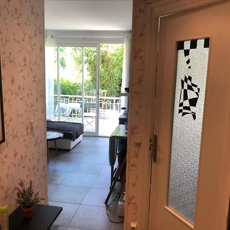 Only 60m To The Beach, 2 Bedroom Cozy Apartment, 80m2 Big Garden, Very Apartment *