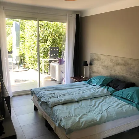 Only 60m To The Beach, 2 Bedroom Cozy Apartment, 80m2 Big Garden, Very Apartment
