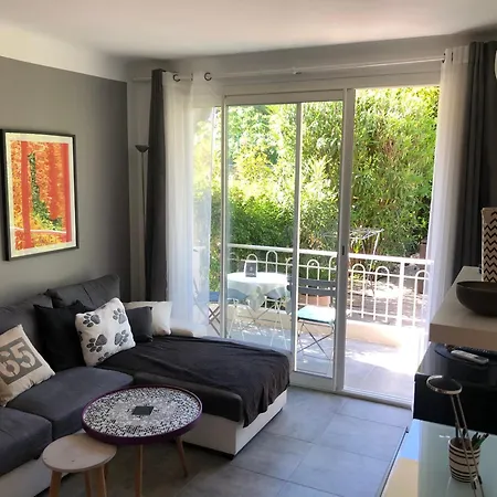 Apartment Only 60m To The Beach, 2 Bedroom Cozy Apartment, 80m2 Big Garden, Very *