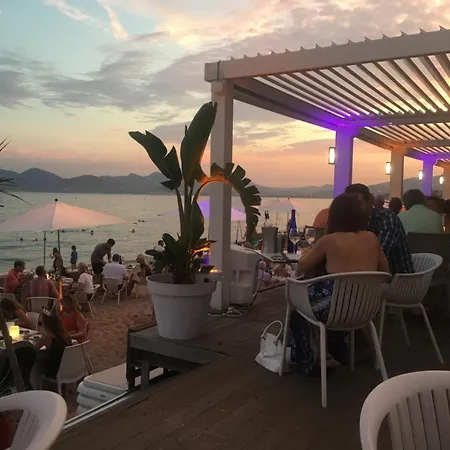 Only 60m To The Beach, 2 Bedroom Cozy Apartment, 80m2 Big Garden, Very * Cannes