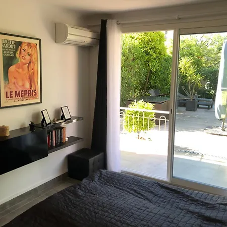 Only 60m To The Beach, 2 Bedroom Cozy Apartment, 80m2 Big Garden, Very *