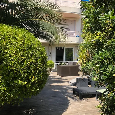Apartment Only 60m To The Beach, 2 Bedroom Cozy Apartment, 80m2 Big Garden, Very