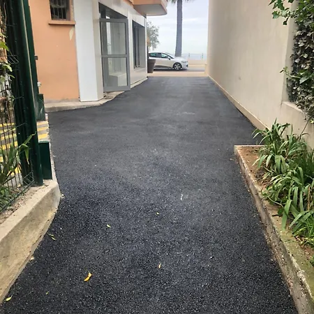 Only 60m To The Beach, 2 Bedroom Cozy Apartment, 80m2 Big Garden, Very Cannes