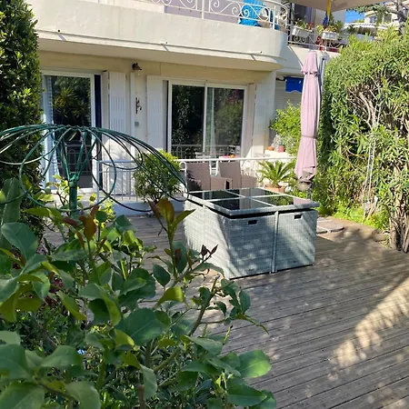Apartment Only 60m To The Beach, 2 Bedroom Cozy Apartment, 80m2 Big Garden, Very Cannes